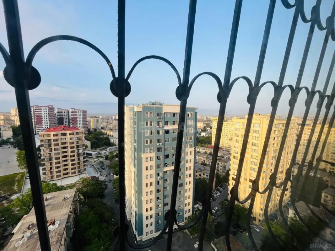 Satılır 3 otaqlı mənzil 134 m²