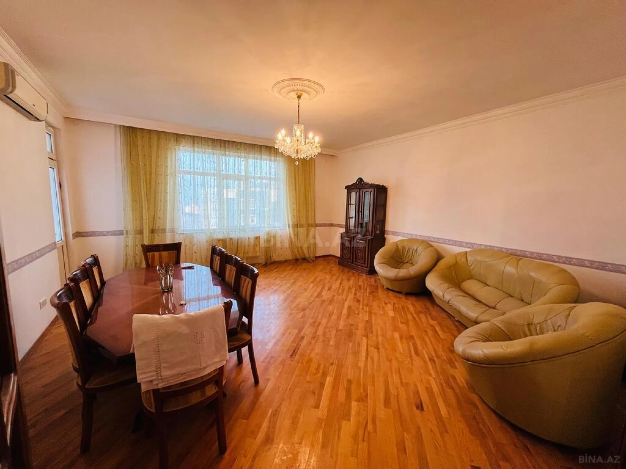 Satılır 3 otaqlı mənzil 134 m²