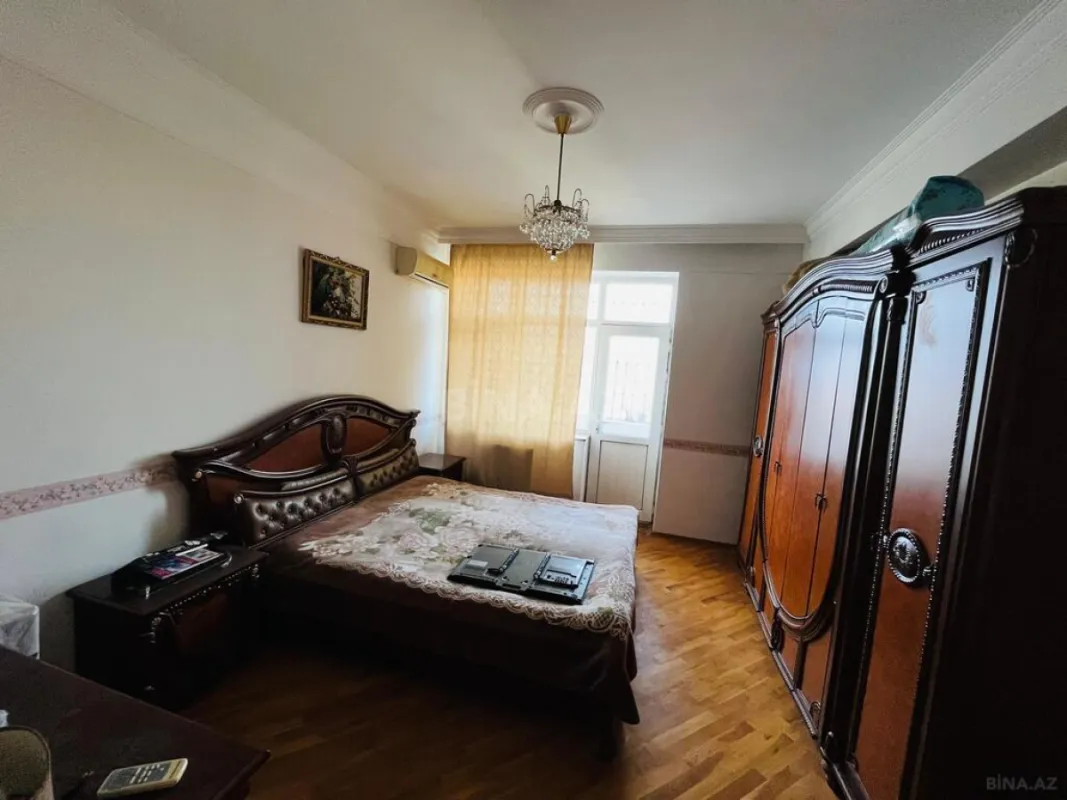 Satılır 3 otaqlı mənzil 134 m²