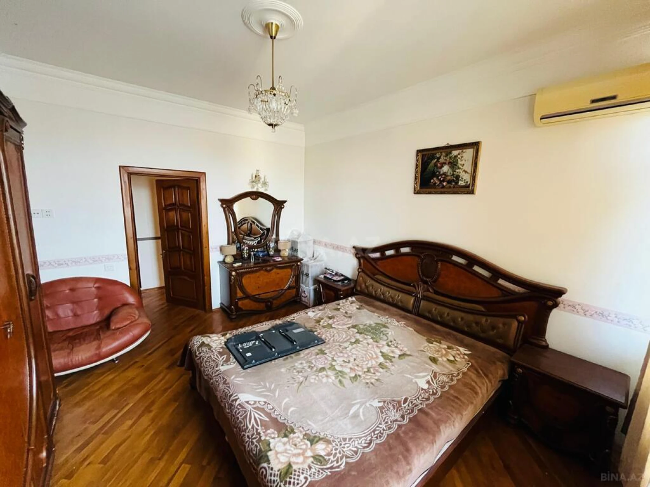 Satılır 3 otaqlı mənzil 134 m²