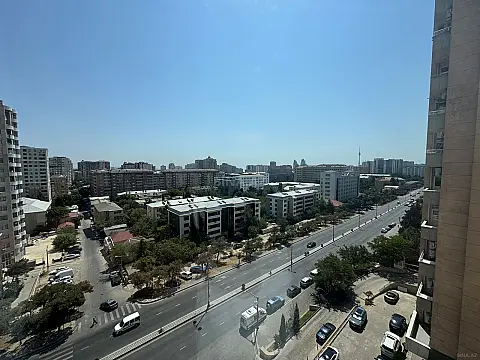 Satılır 3 otaqlı mənzil 165.5 m²