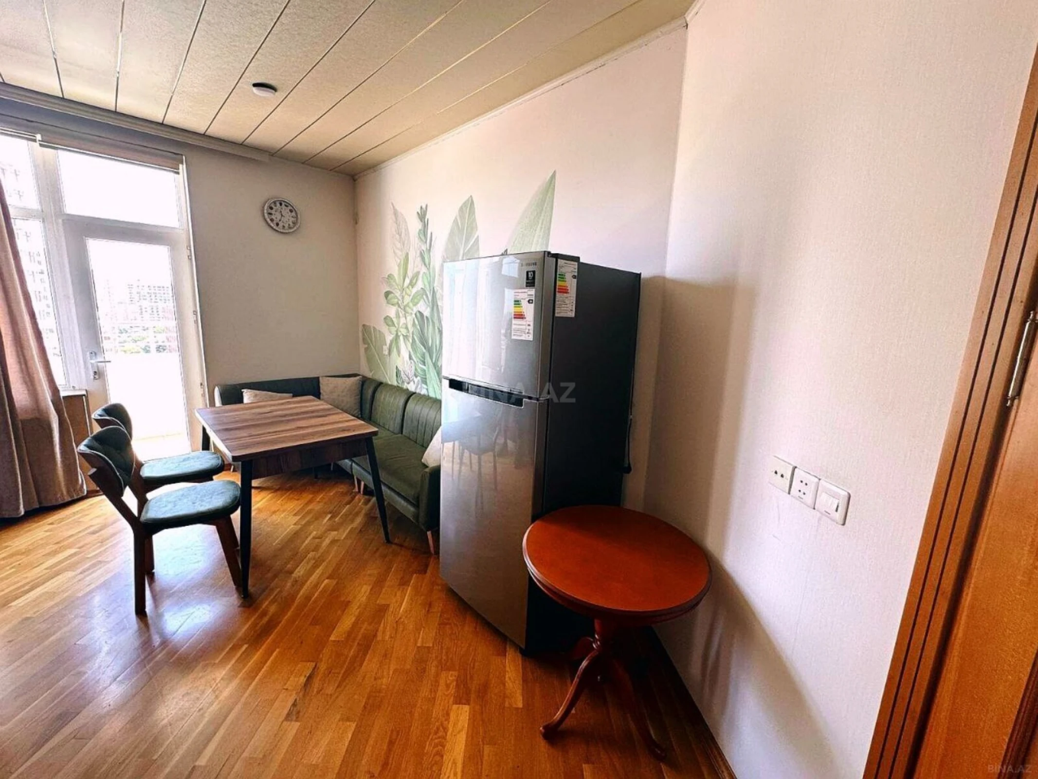 Satılır 3 otaqlı mənzil 165.5 m²