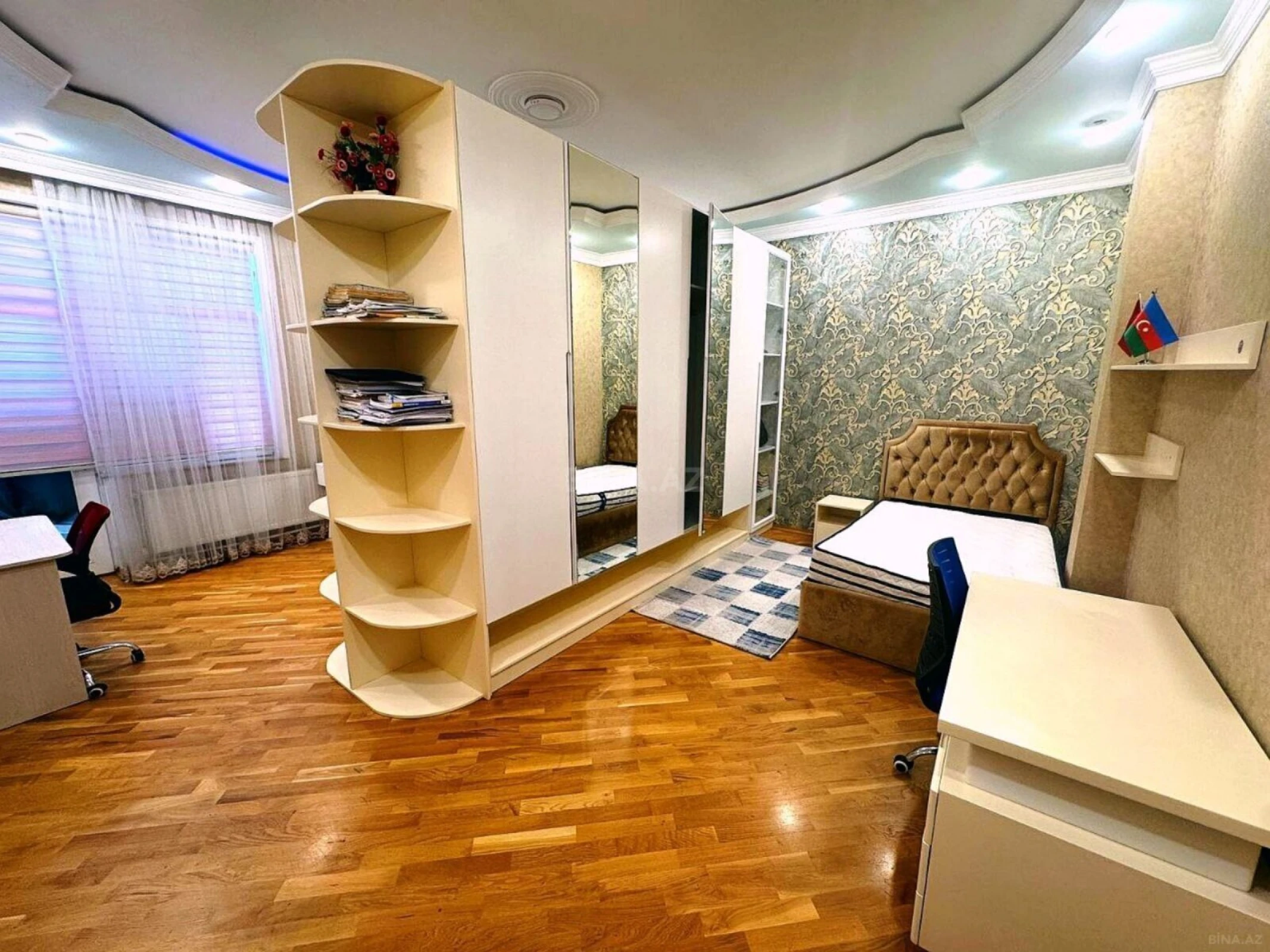 Satılır 3 otaqlı mənzil 165.5 m²