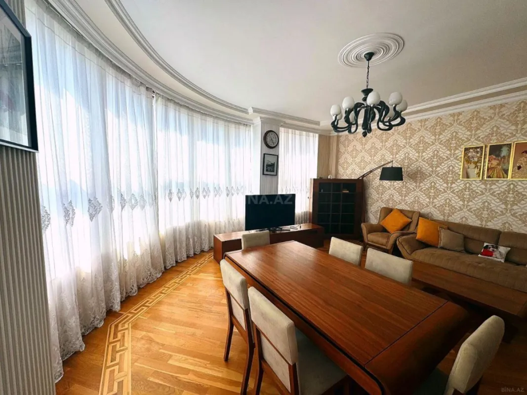 Satılır 3 otaqlı mənzil 165.5 m²