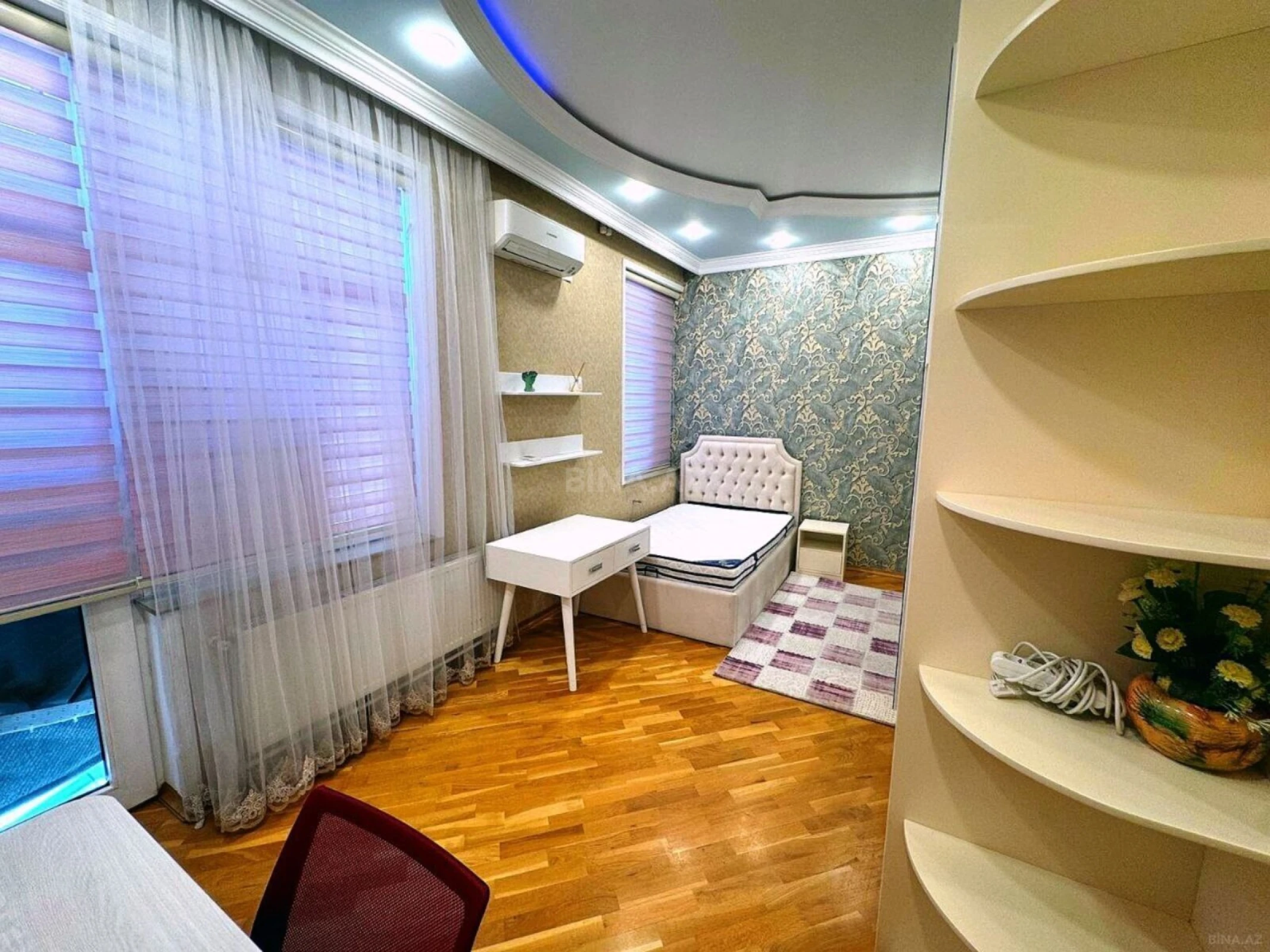 Satılır 3 otaqlı mənzil 165.5 m²