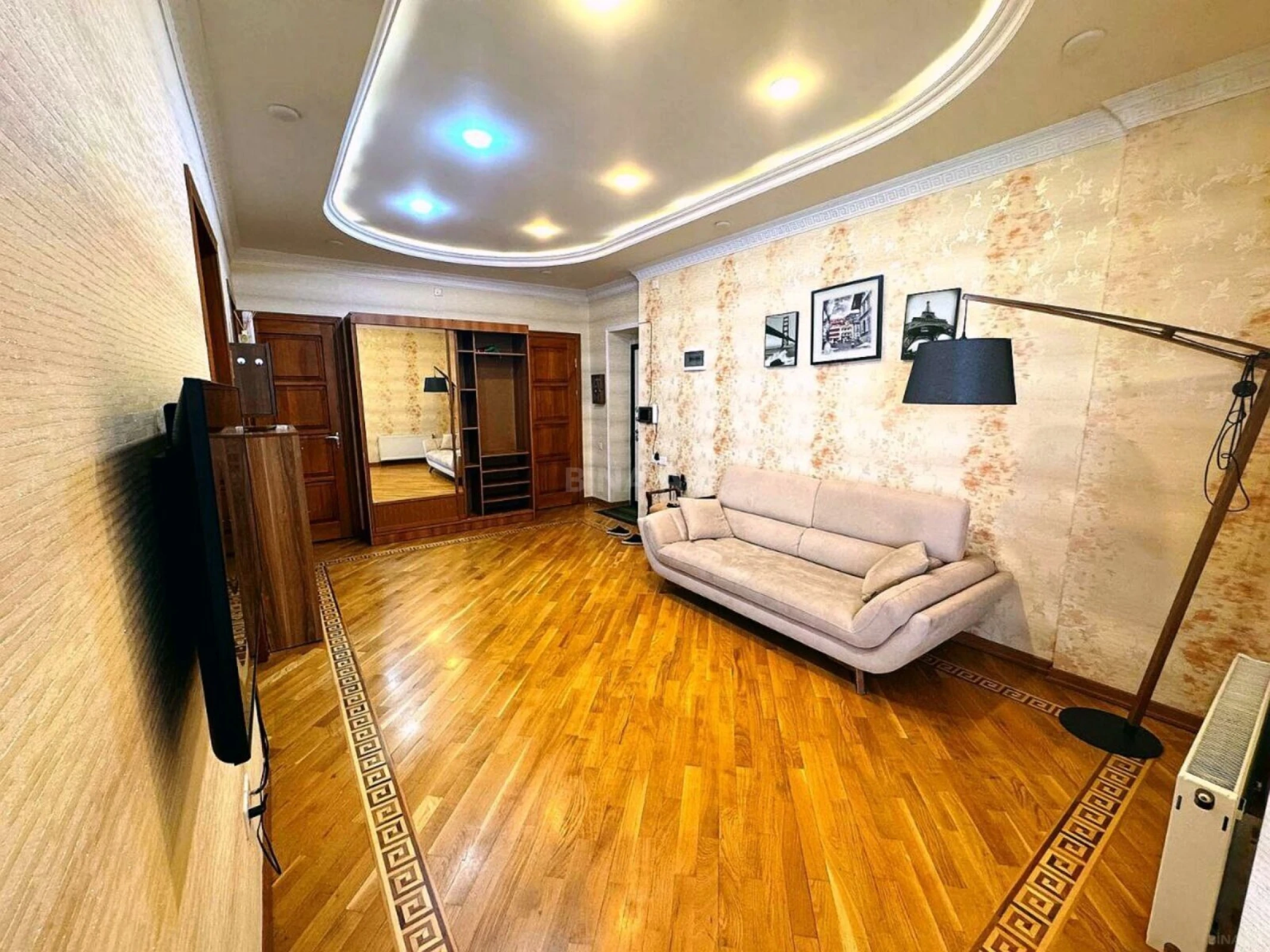 Satılır 3 otaqlı mənzil 165.5 m²