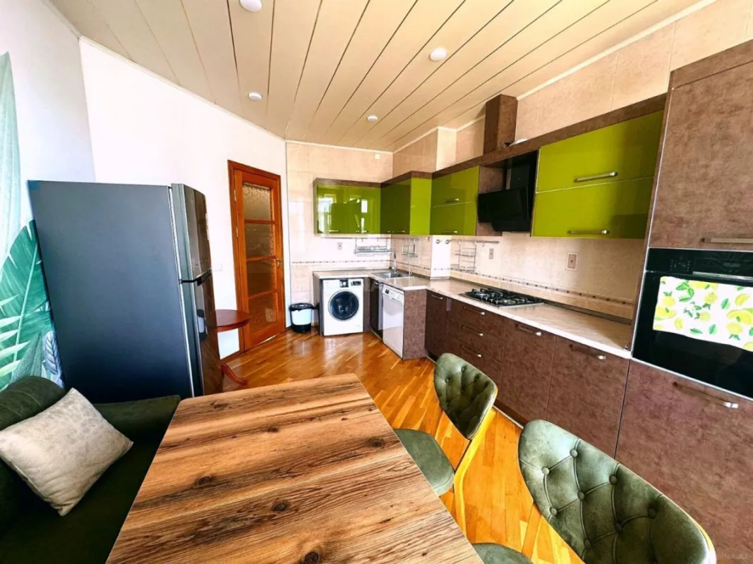 Satılır 3 otaqlı mənzil 165.5 m²