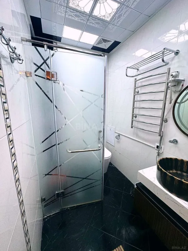 Satılır 3 otaqlı mənzil 165.5 m²