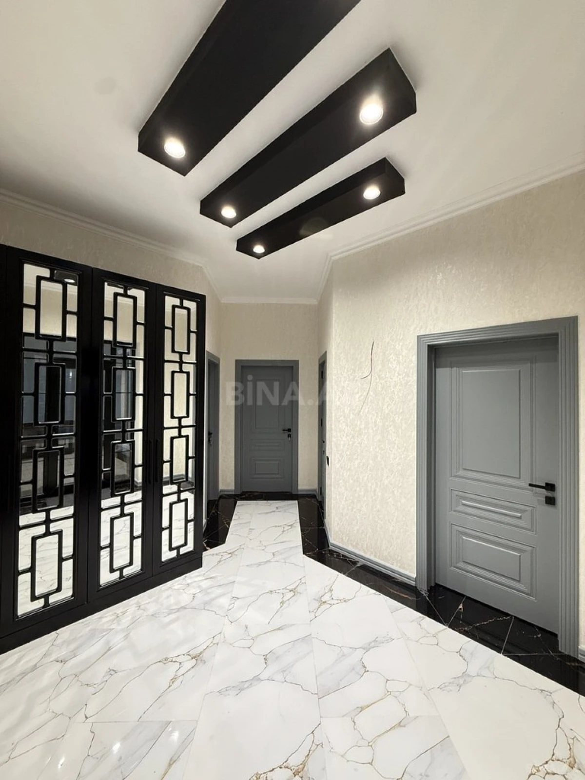 Satılır 5 otaqlı həyət evi 200 m²