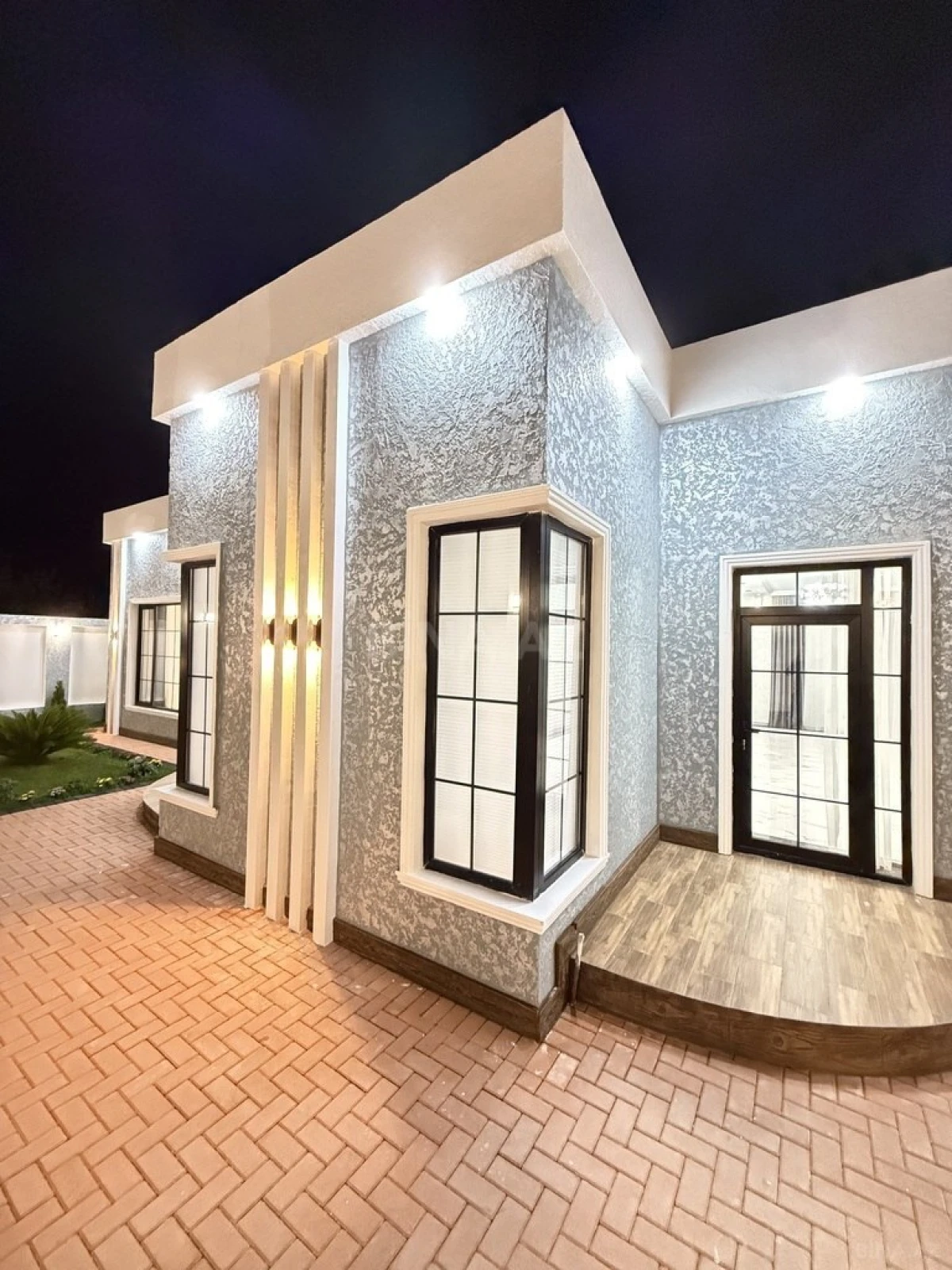 Satılır 5 otaqlı həyət evi 200 m²