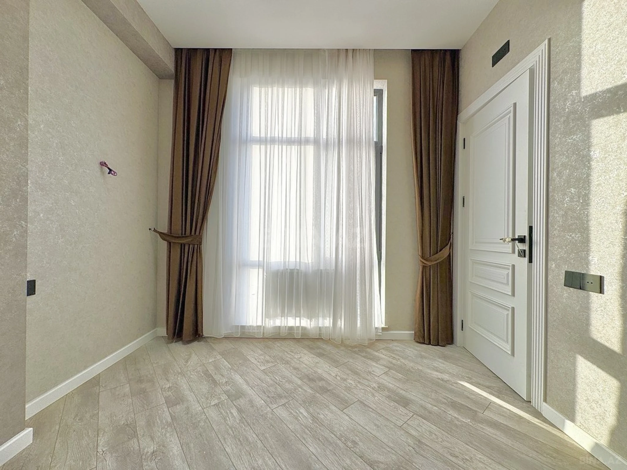 Satılır 4 otaqlı mənzil 127 m²