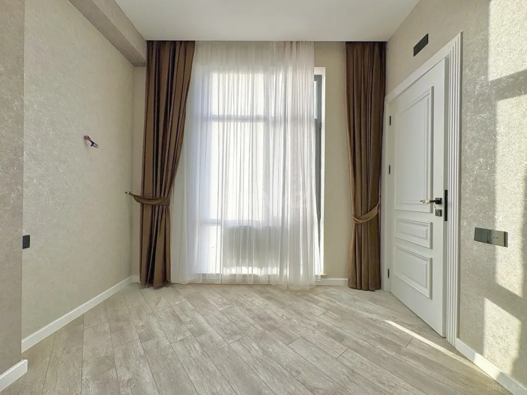 Satılır 4 otaqlı mənzil 127 m²