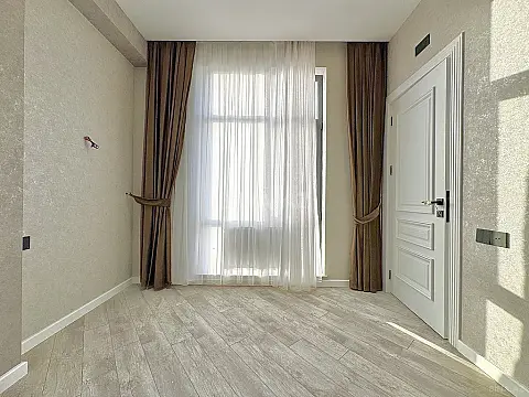 Satılır 4 otaqlı mənzil 127 m²