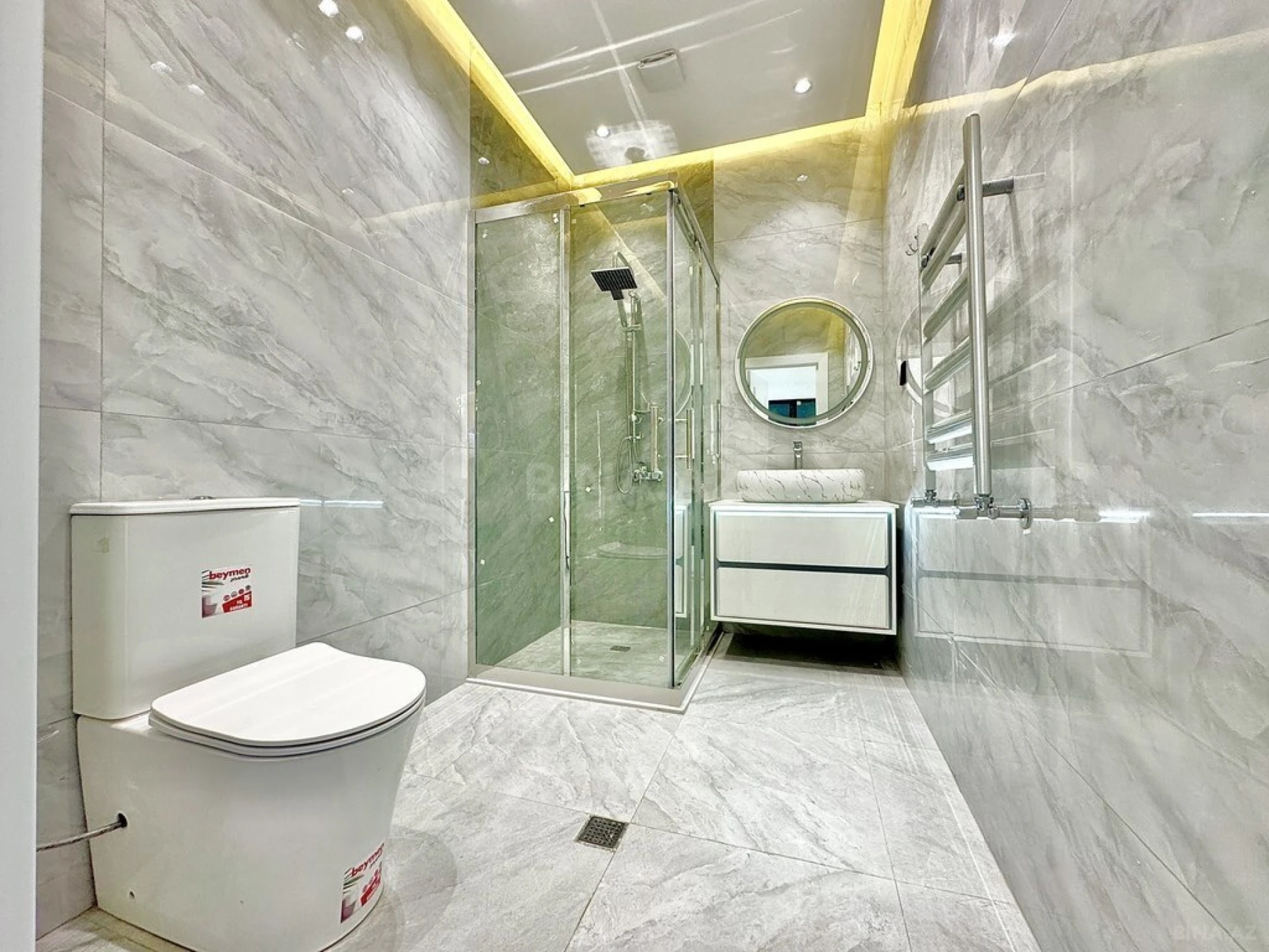 Satılır 4 otaqlı mənzil 127 m²