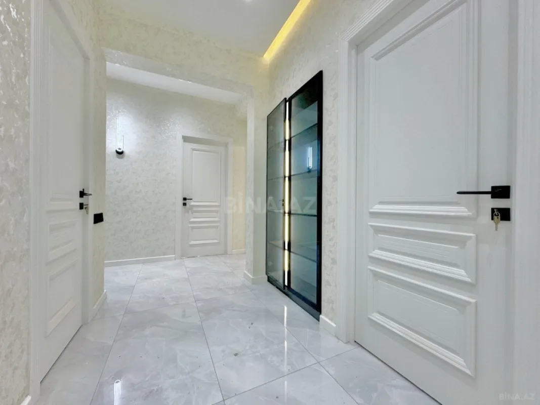 Satılır 4 otaqlı mənzil 127 m²