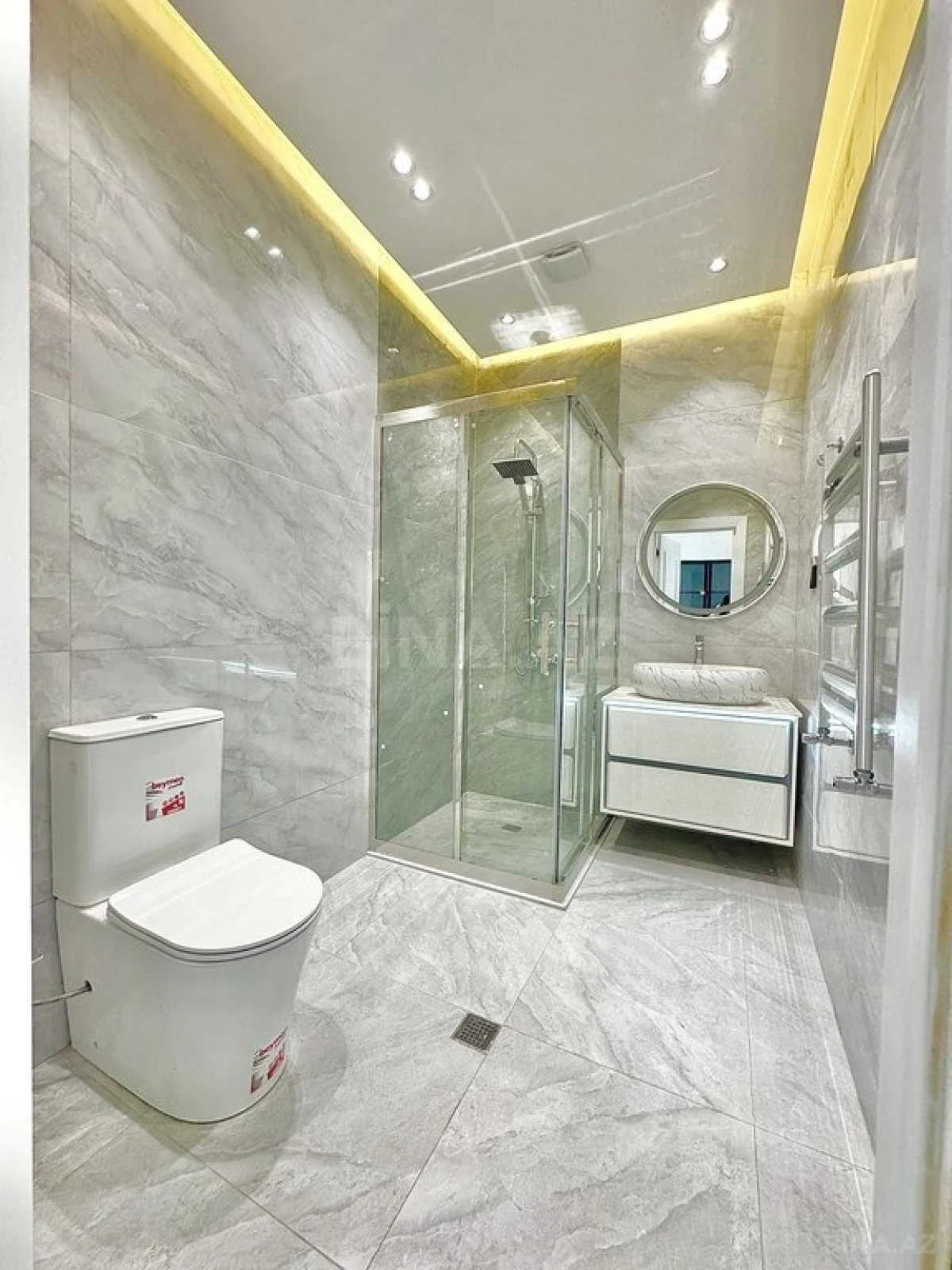 Satılır 4 otaqlı mənzil 127 m²