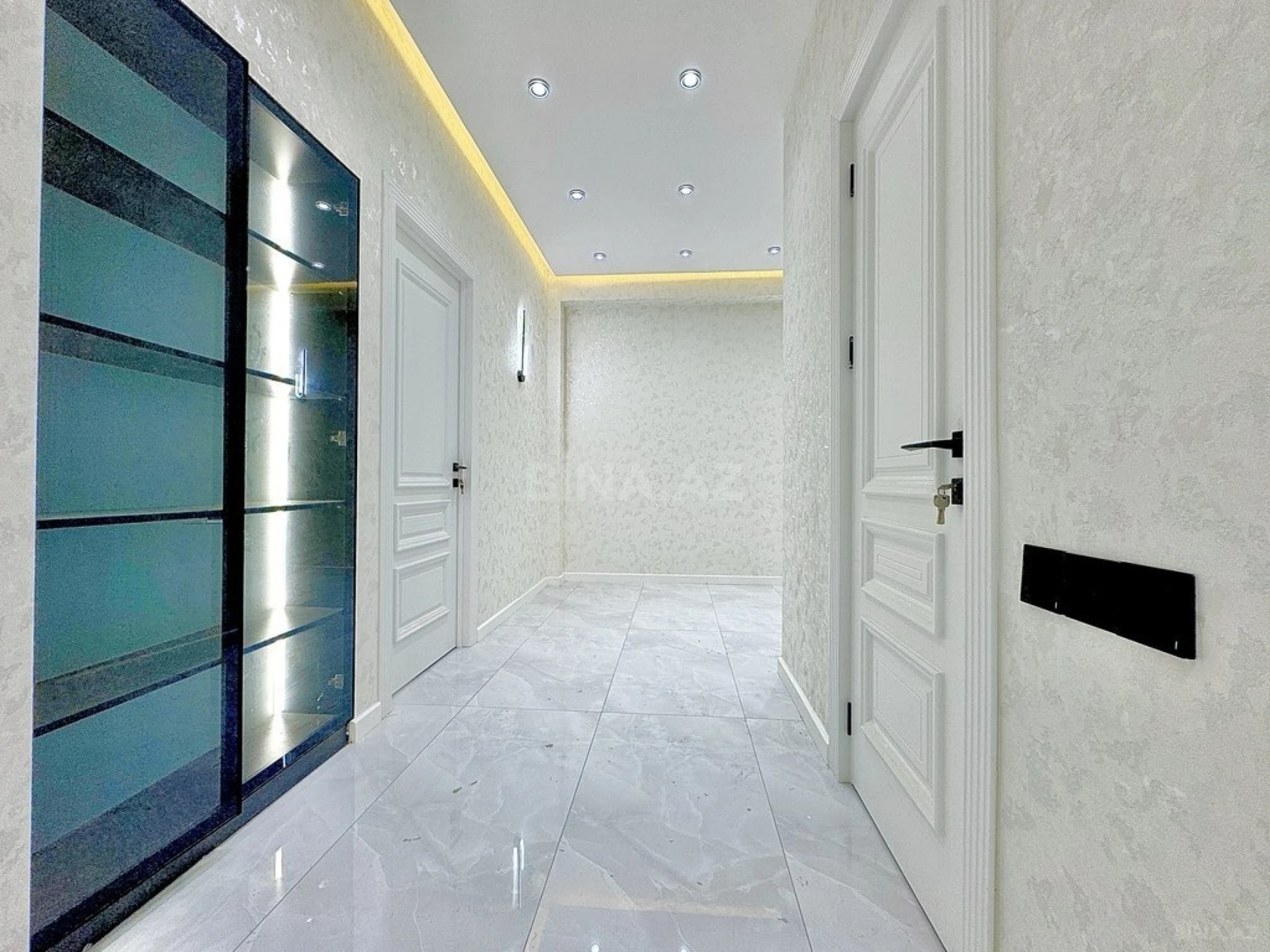 Satılır 4 otaqlı mənzil 127 m²