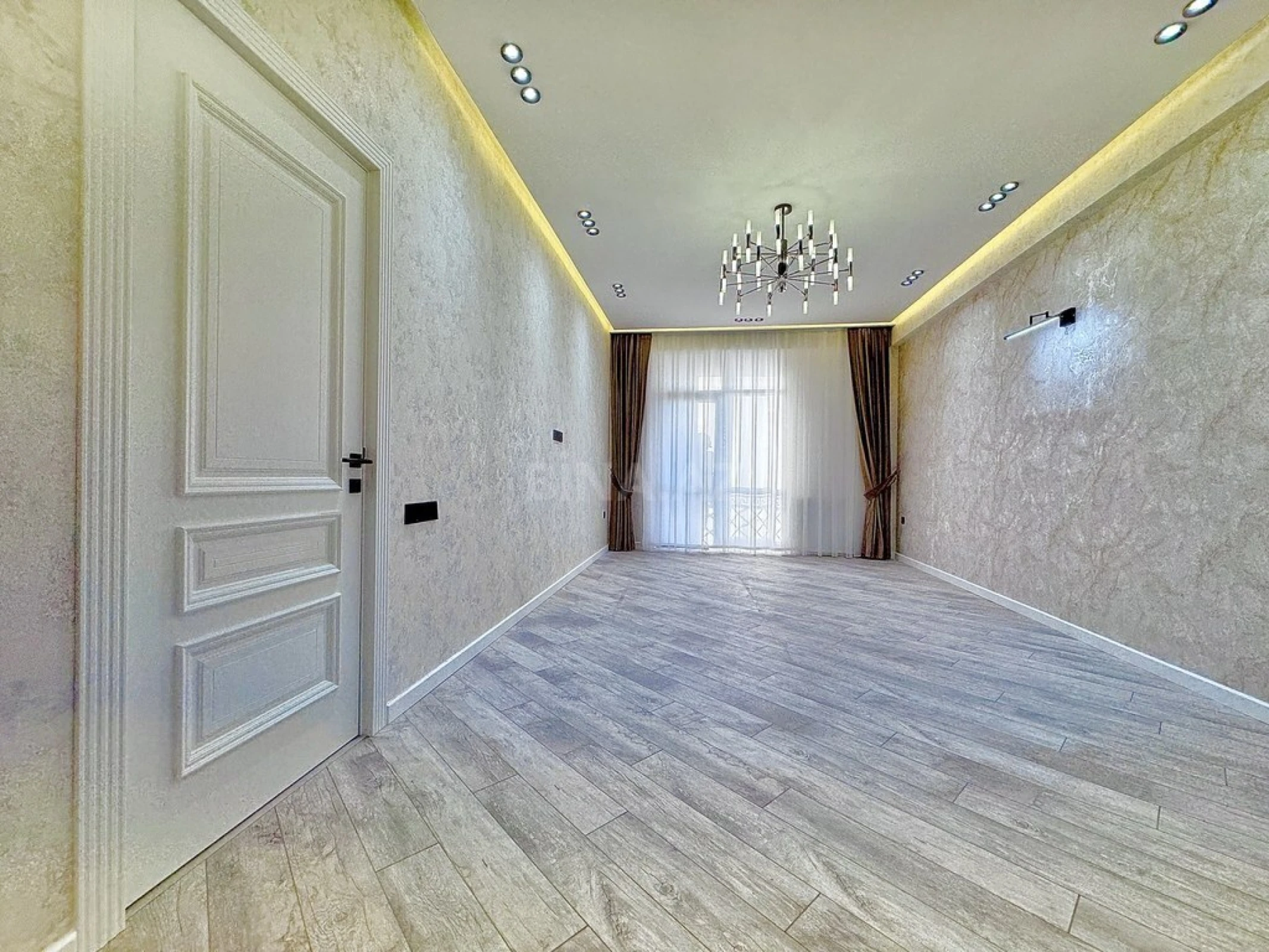 Satılır 4 otaqlı mənzil 127 m²