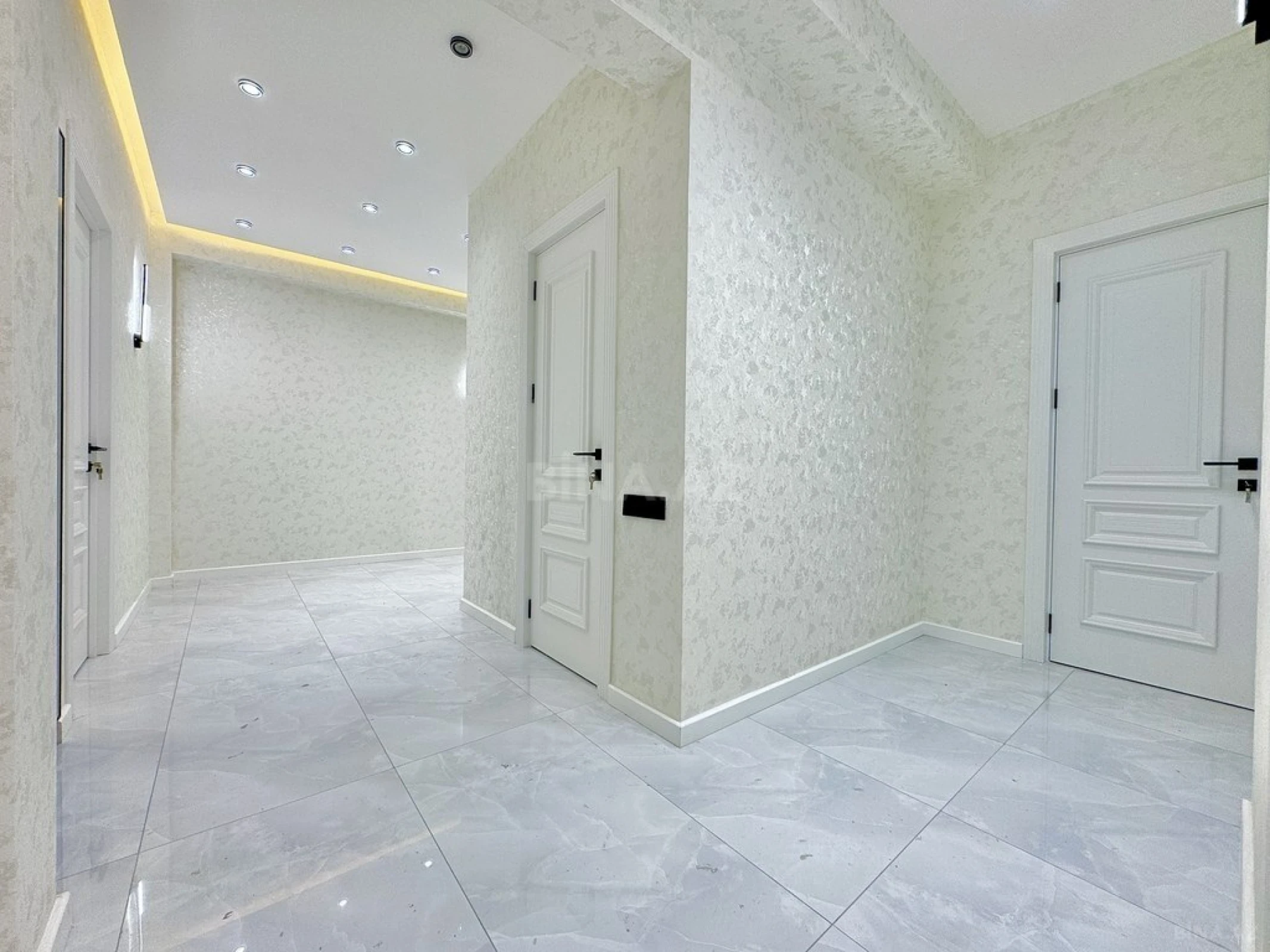 Satılır 4 otaqlı mənzil 127 m²