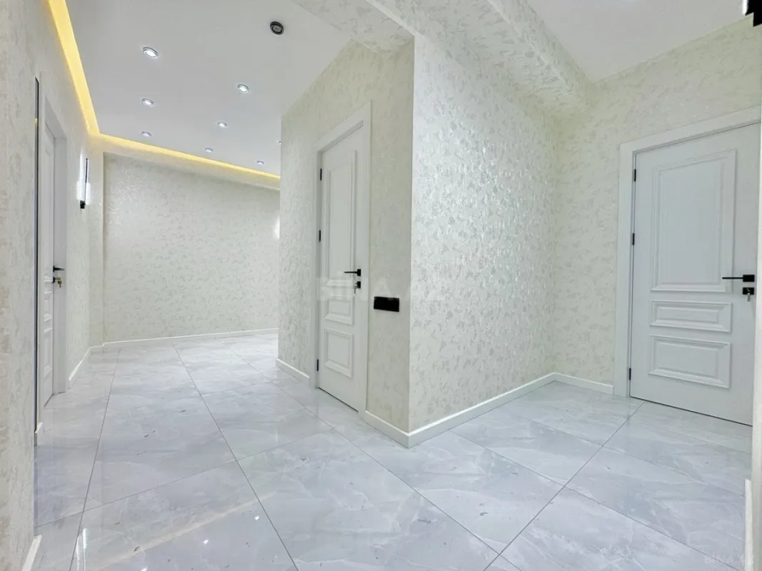 Satılır 4 otaqlı mənzil 127 m²