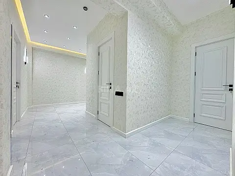Satılır 4 otaqlı mənzil 127 m²