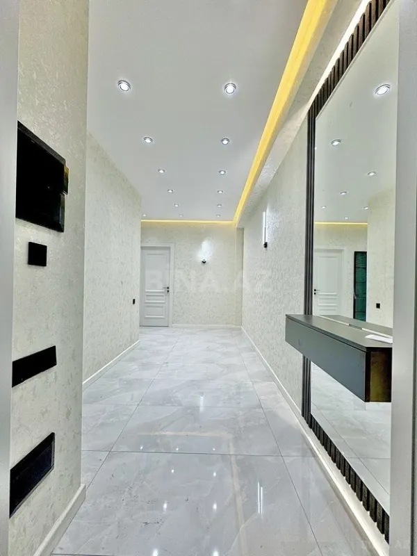 Satılır 4 otaqlı mənzil 127 m²