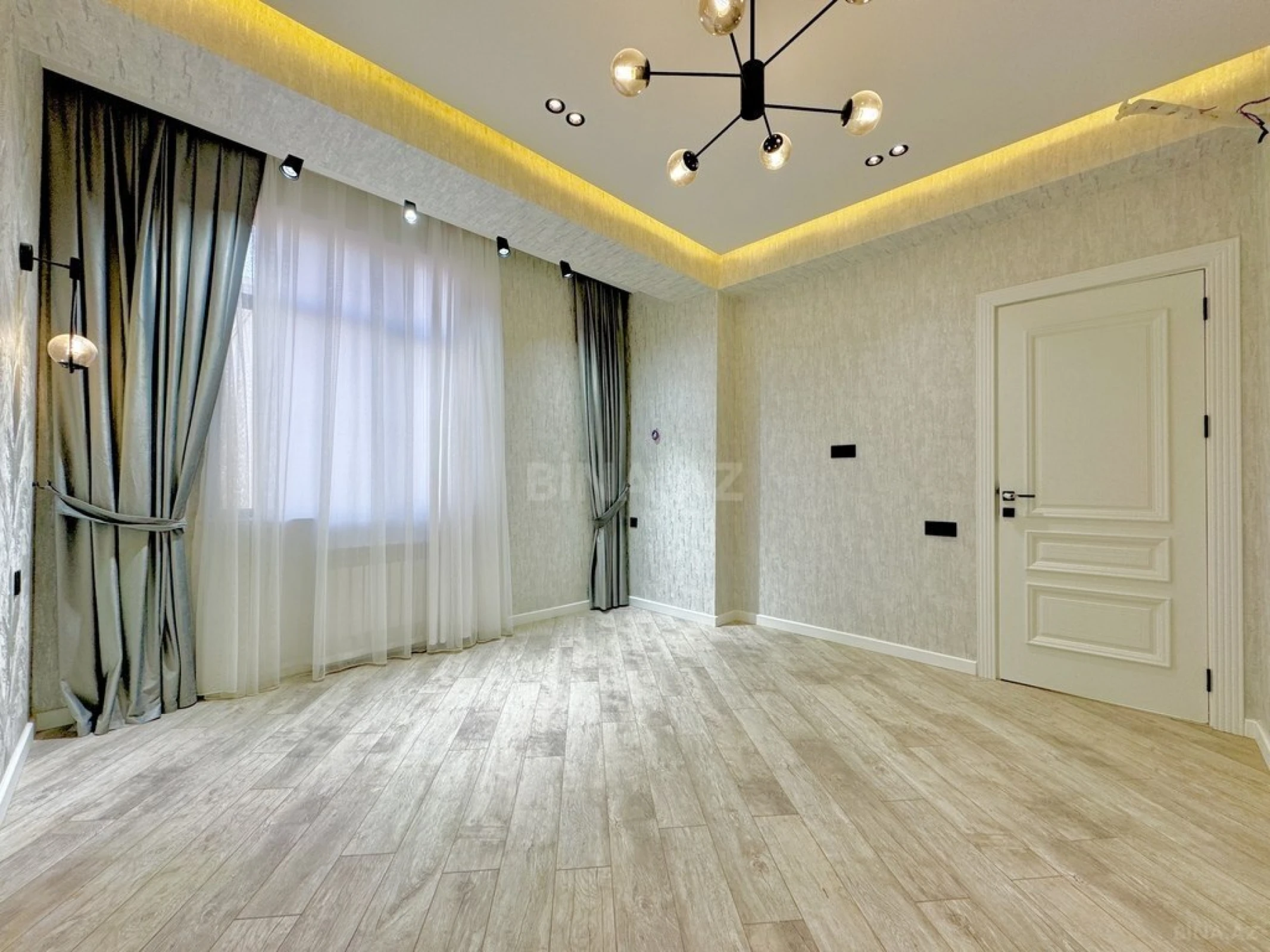 Satılır 4 otaqlı mənzil 127 m²