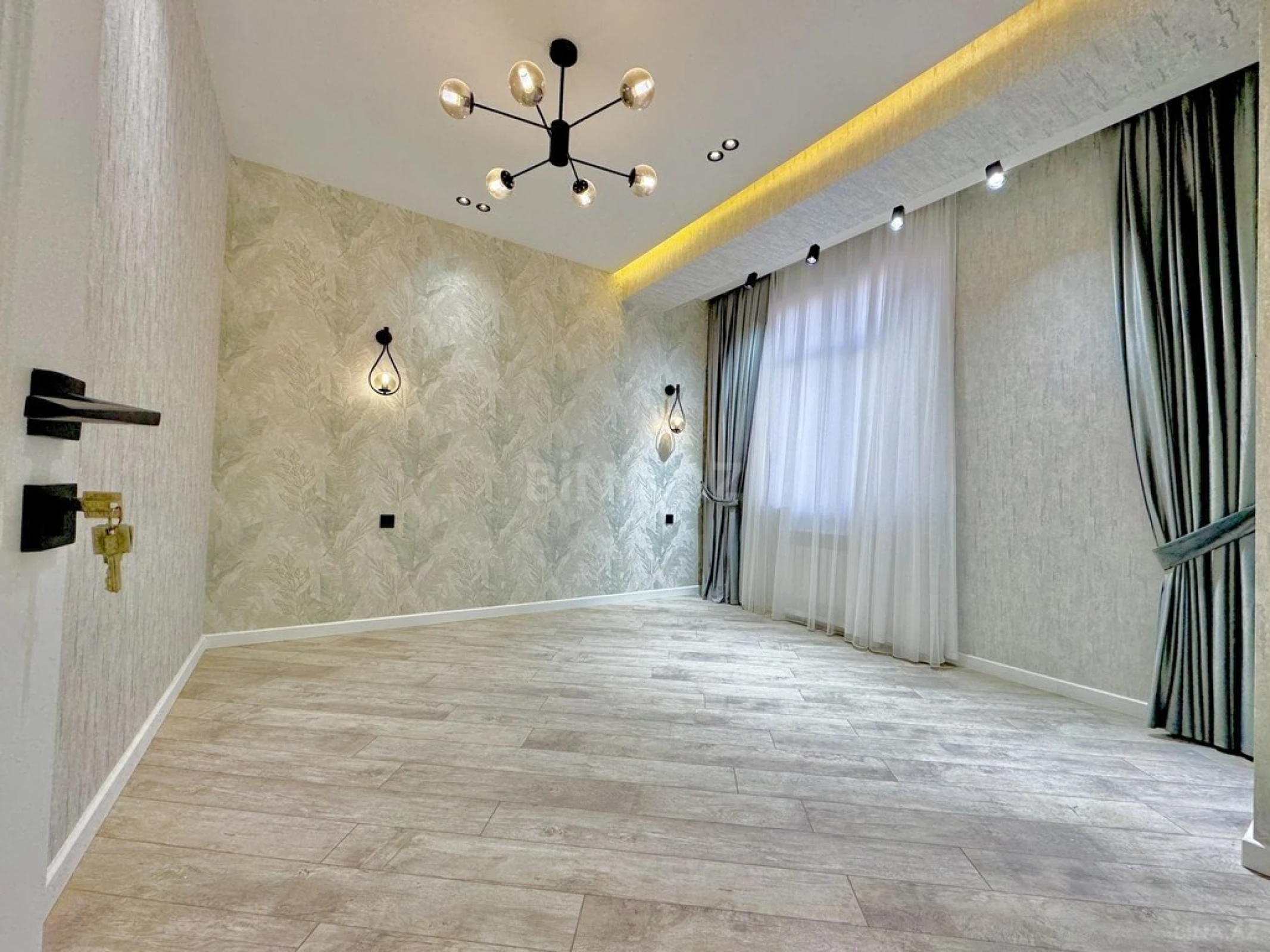 Satılır 4 otaqlı mənzil 127 m²