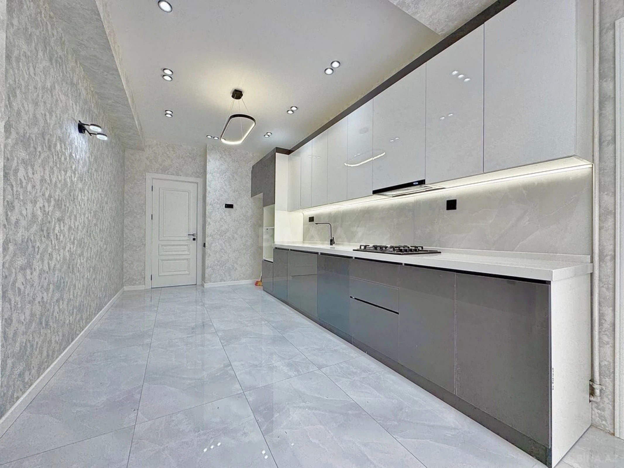 Satılır 4 otaqlı mənzil 127 m²