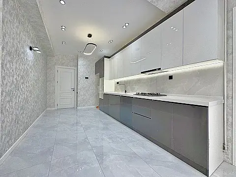 Satılır 4 otaqlı mənzil 127 m²