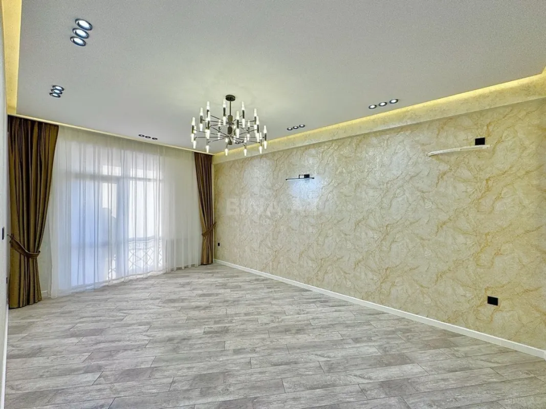 Satılır 4 otaqlı mənzil 127 m²