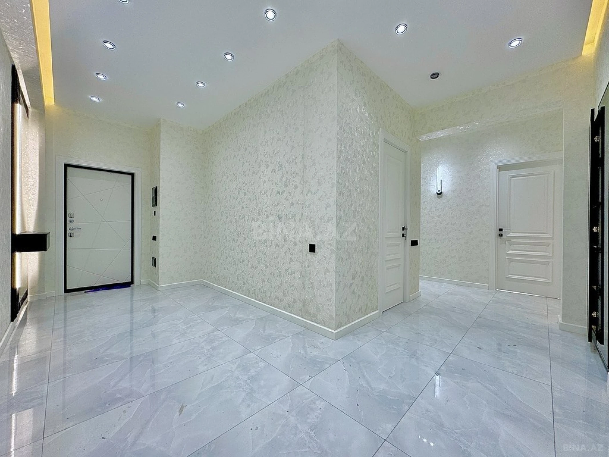 Satılır 4 otaqlı mənzil 127 m²