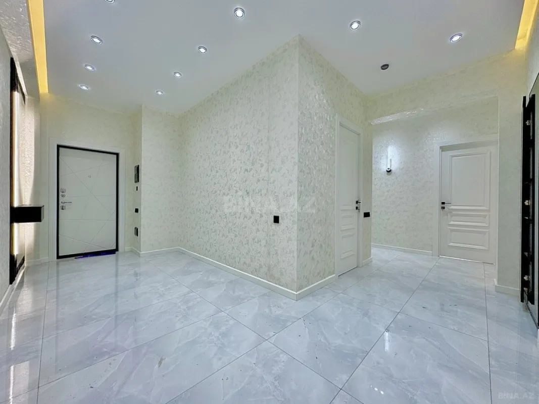 Satılır 4 otaqlı mənzil 127 m²