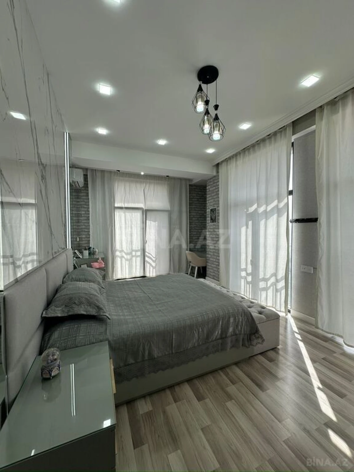 Satılır 4 otaqlı mənzil 129 m²