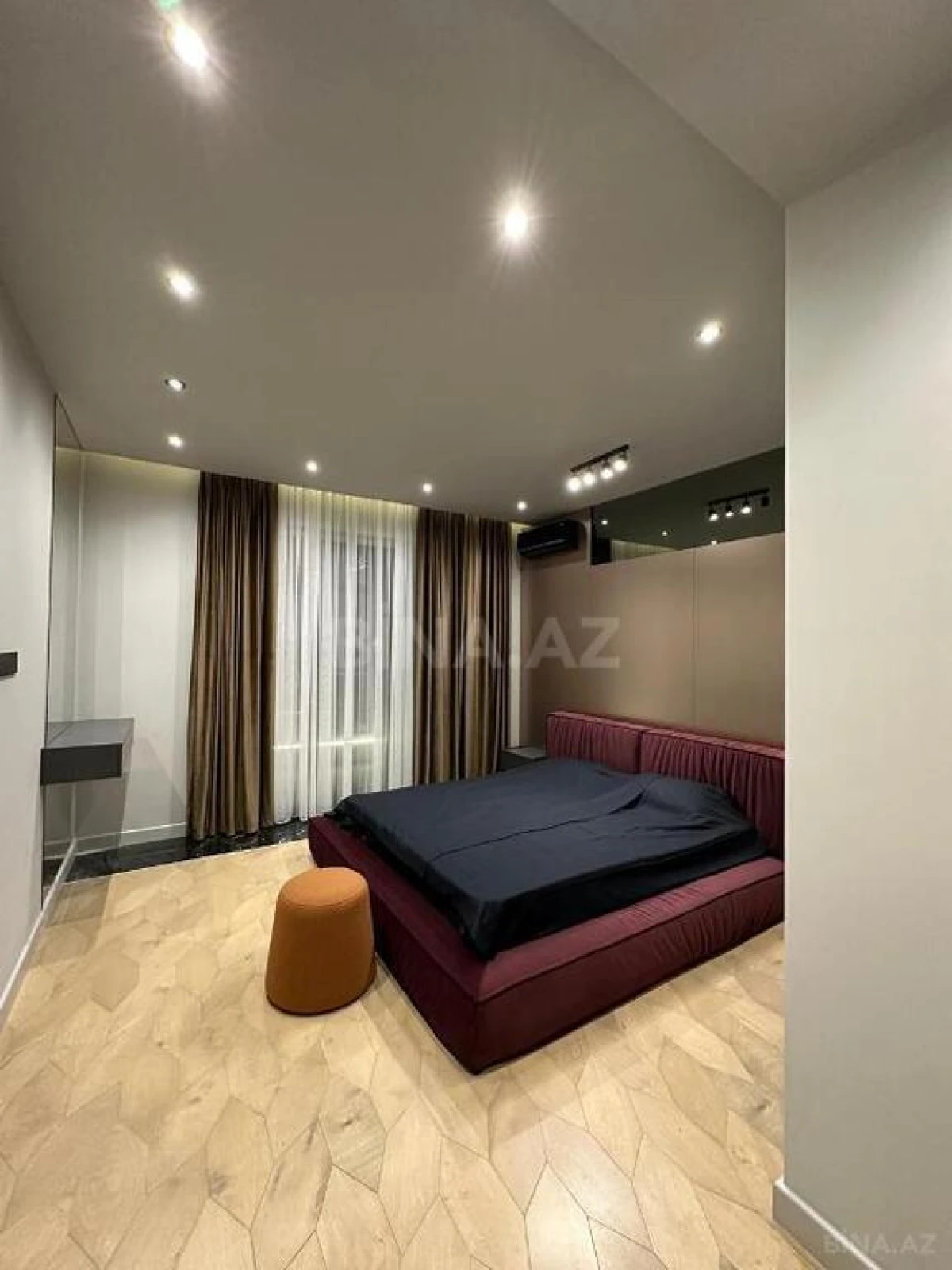 Satılır 3 otaqlı mənzil 148 m²