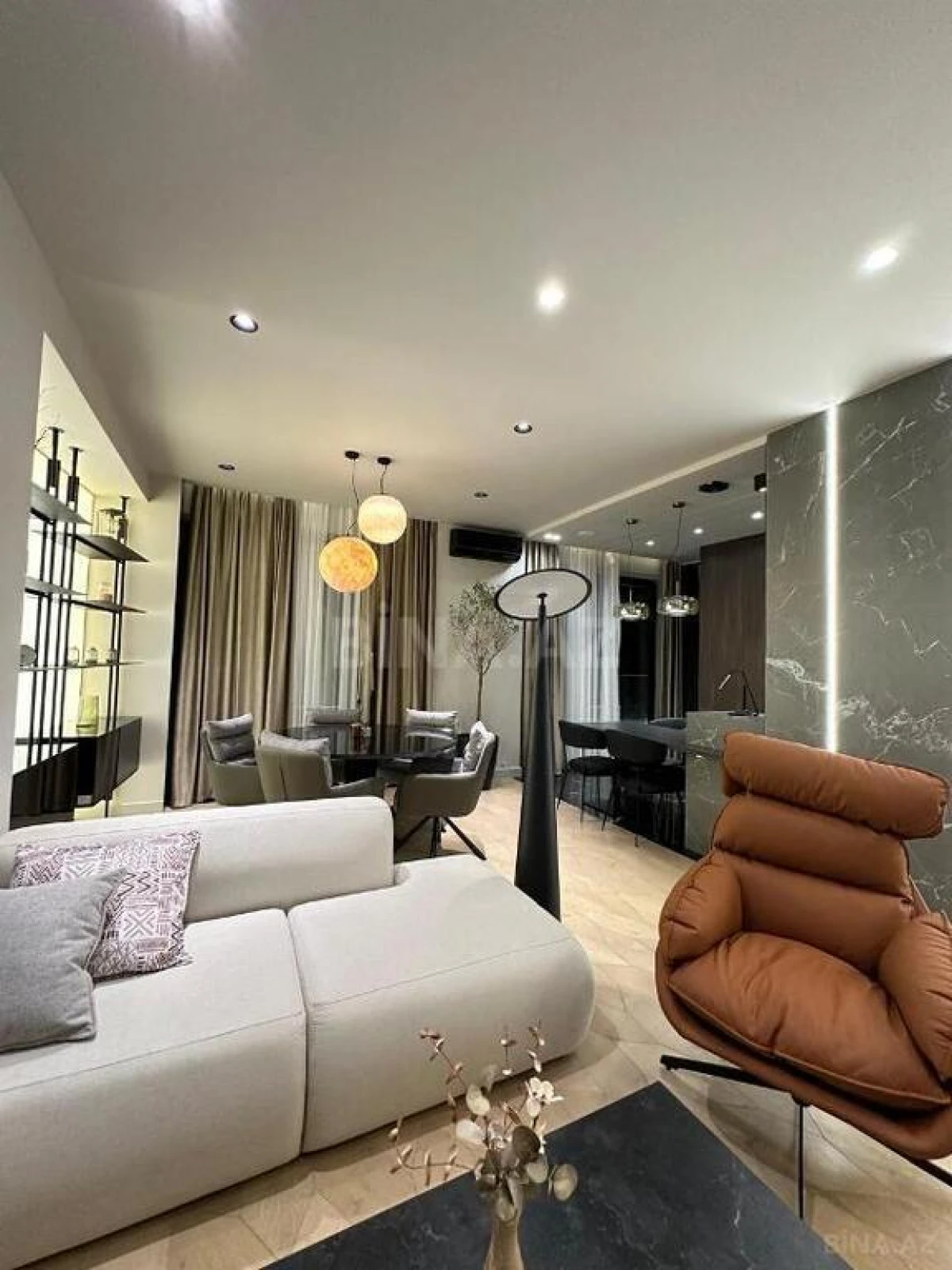 Satılır 3 otaqlı mənzil 148 m²