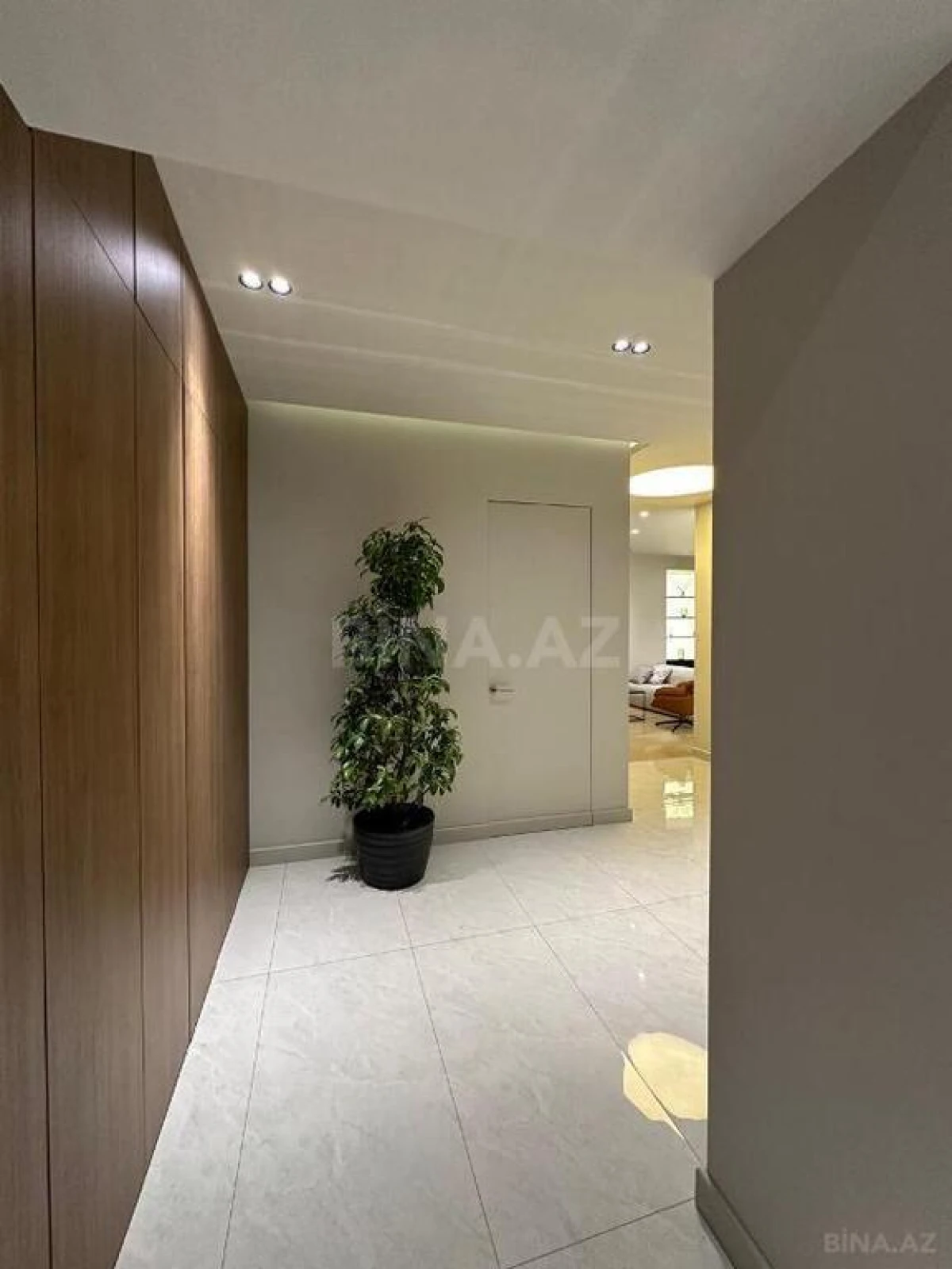 Satılır 3 otaqlı mənzil 148 m²