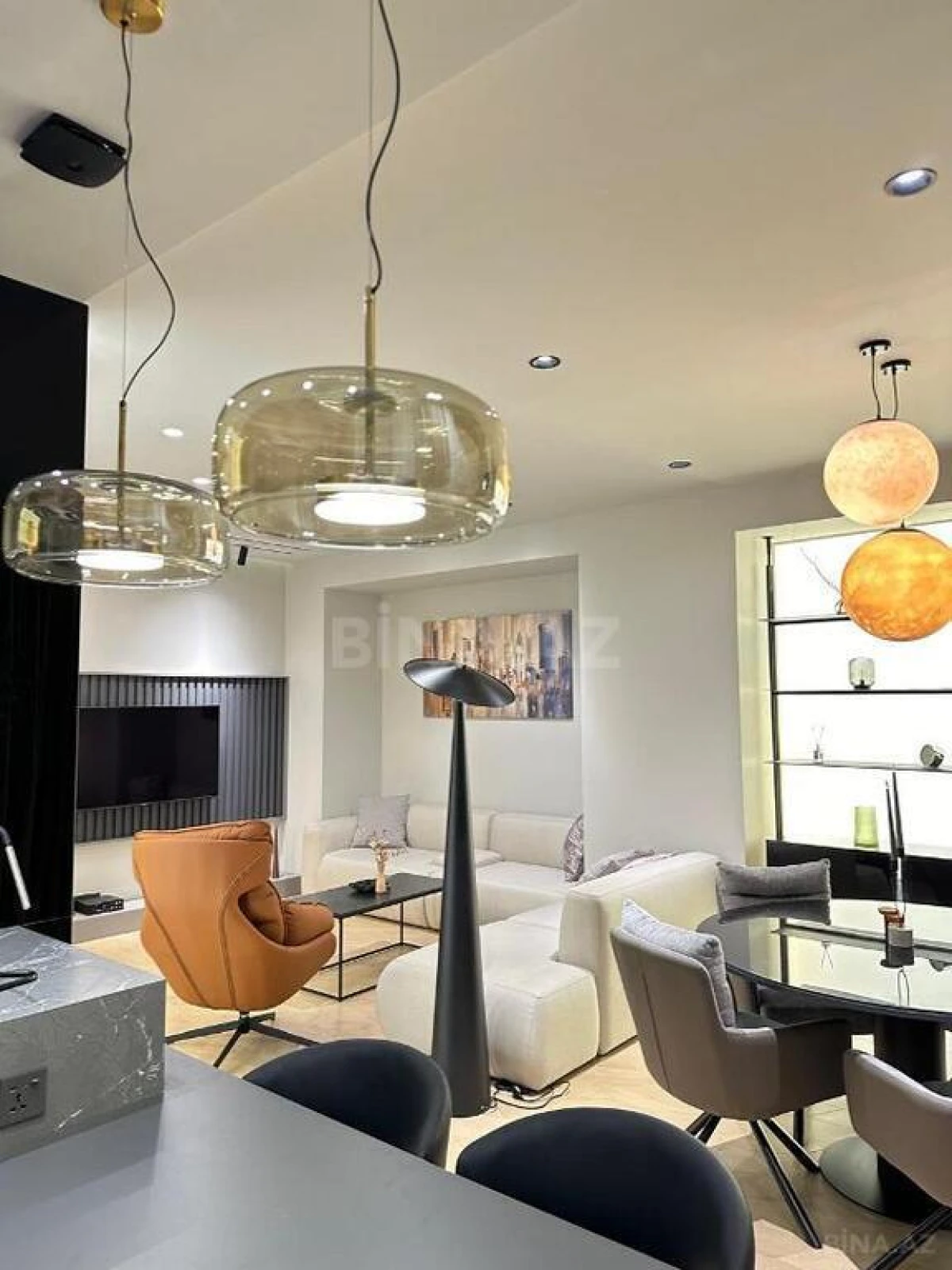 Satılır 3 otaqlı mənzil 148 m²