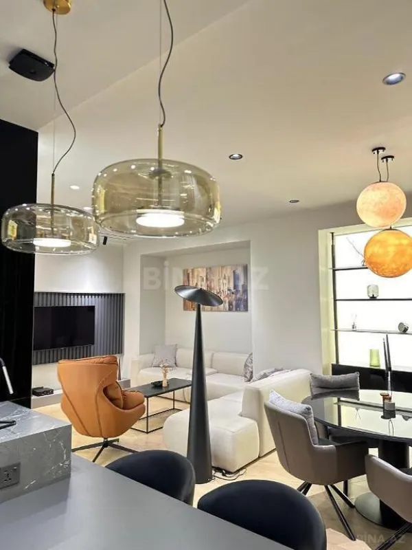 Satılır 3 otaqlı mənzil 148 m²