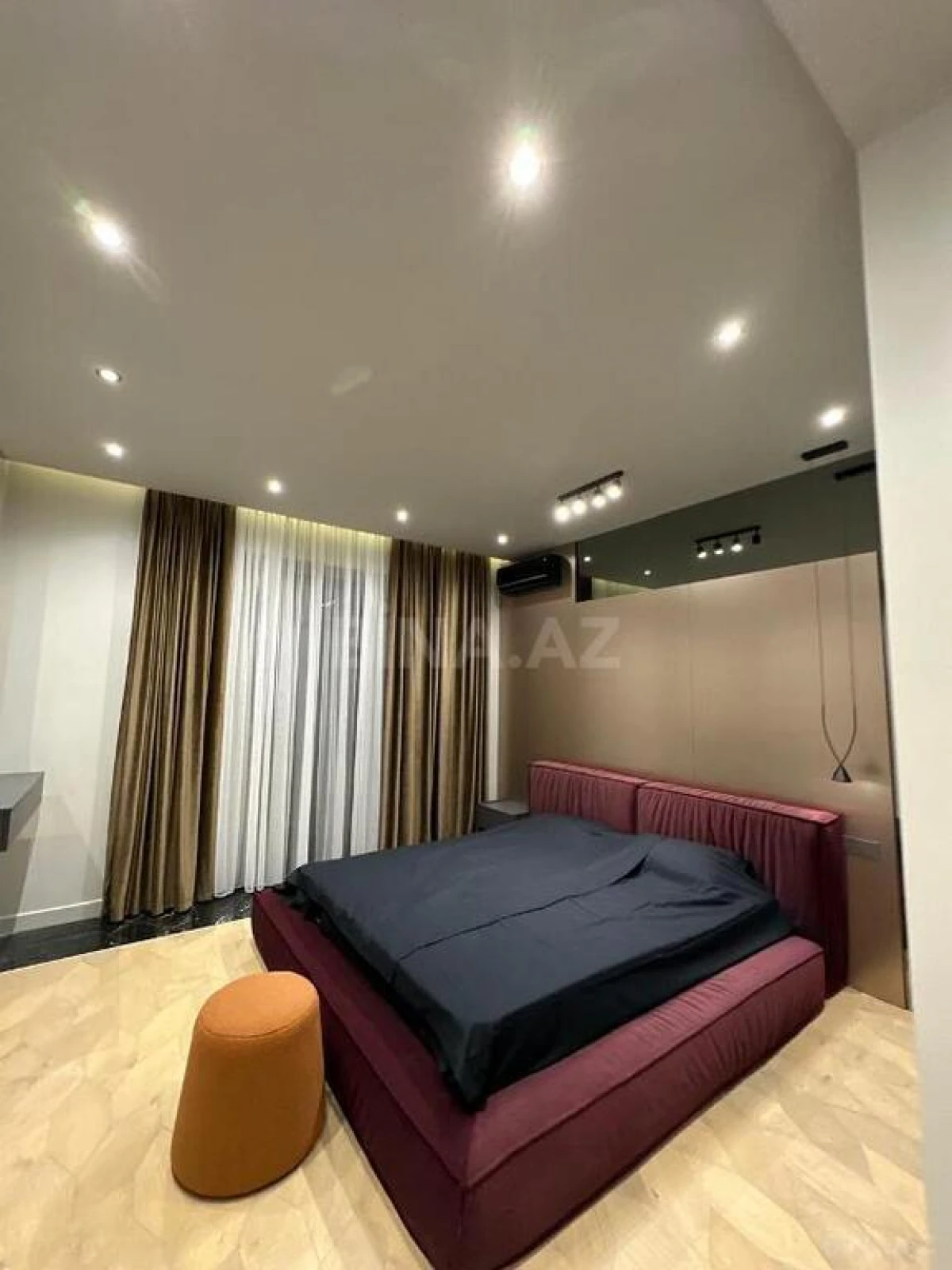Satılır 3 otaqlı mənzil 148 m²