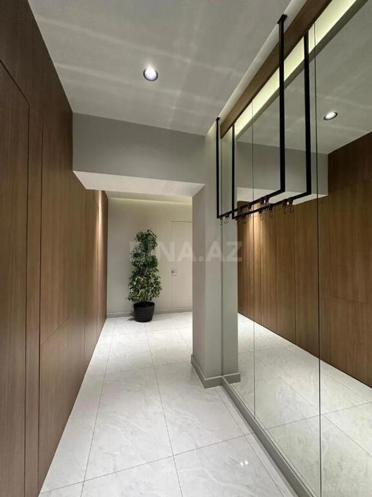Satılır 3 otaqlı mənzil 148 m²