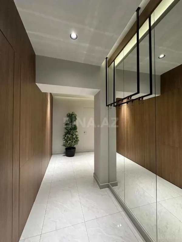 Satılır 3 otaqlı mənzil 148 m²