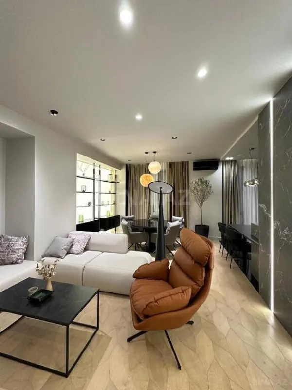 Satılır 3 otaqlı mənzil 148 m²