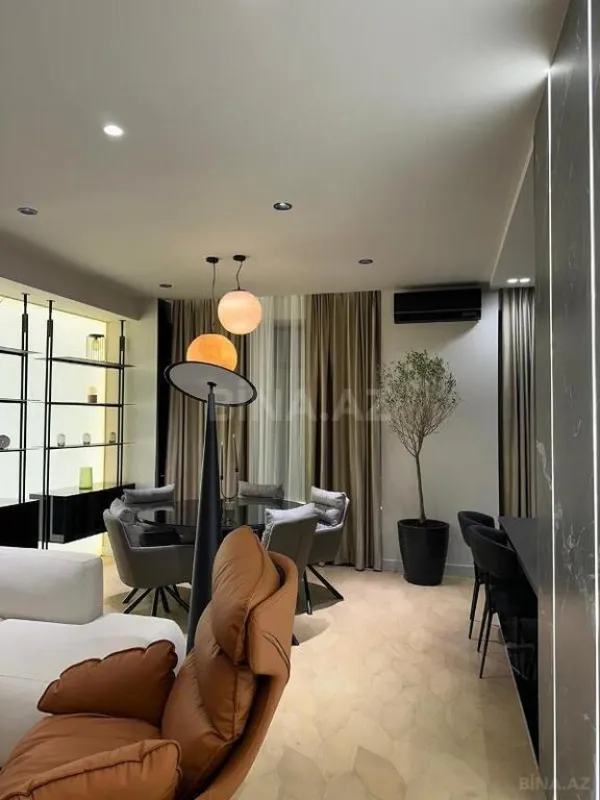 Satılır 3 otaqlı mənzil 148 m²