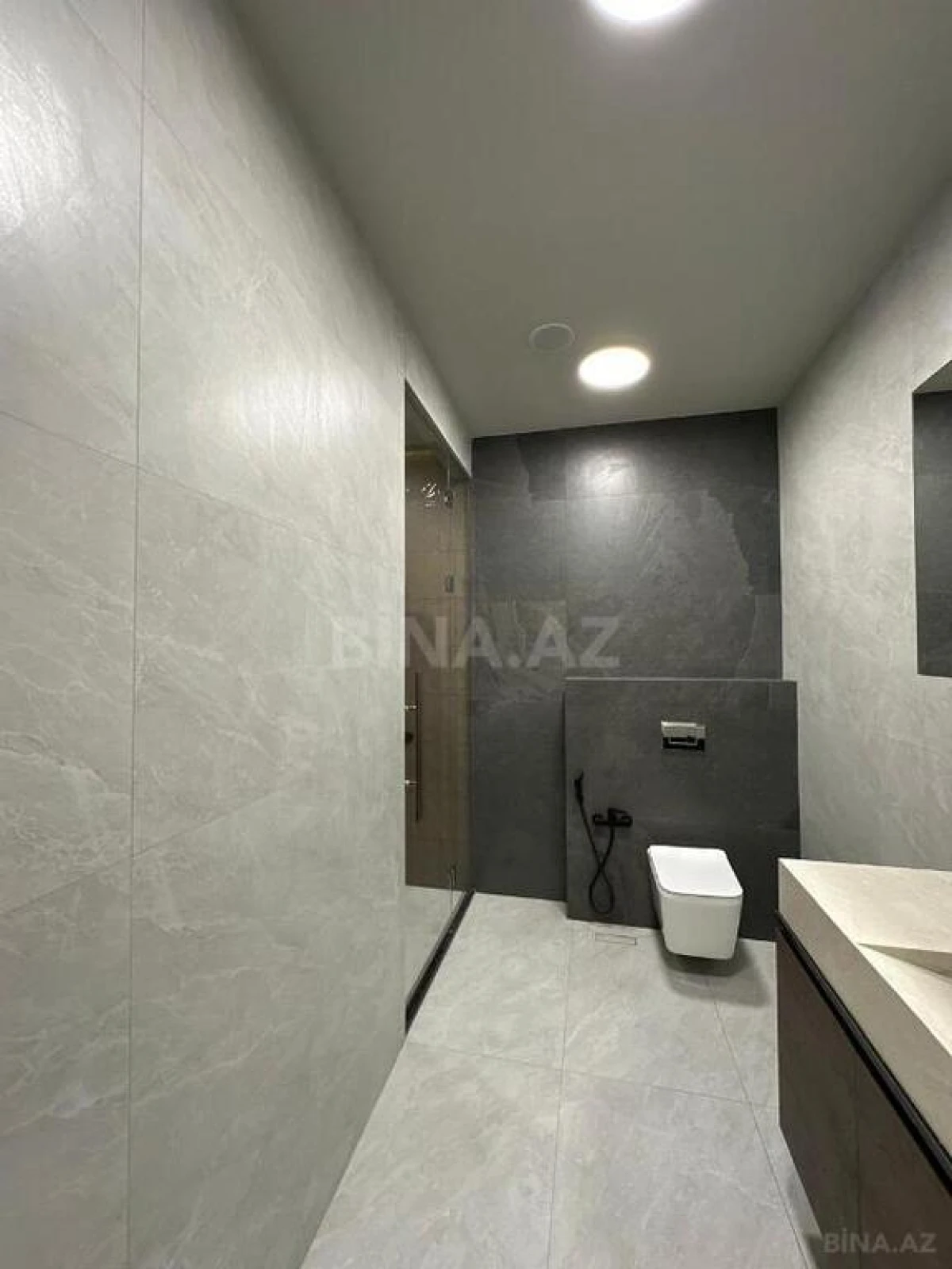 Satılır 3 otaqlı mənzil 148 m²