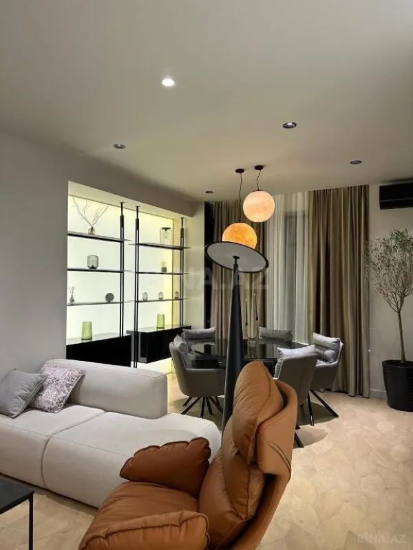 Satılır 3 otaqlı mənzil 148 m²