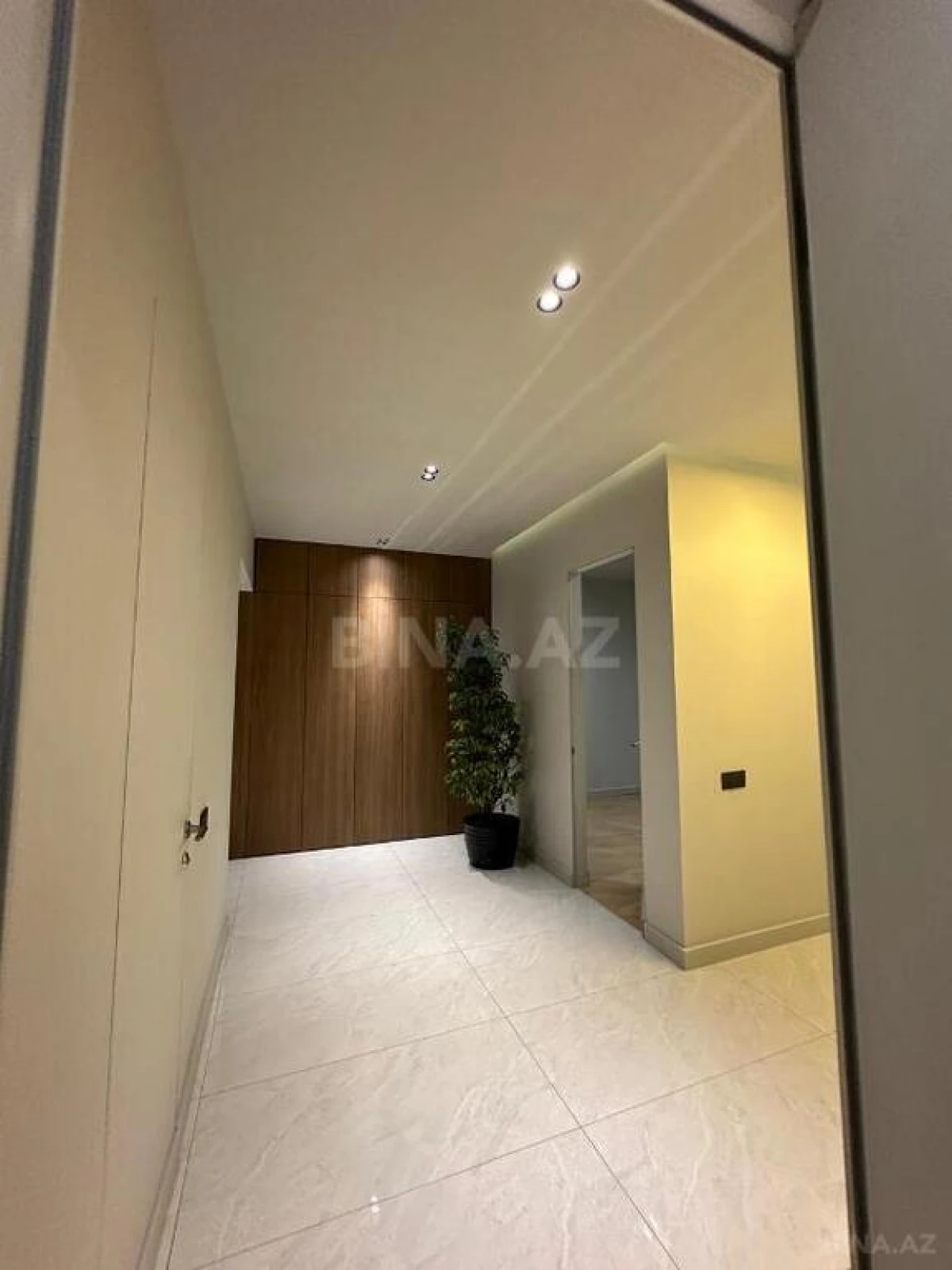 Satılır 3 otaqlı mənzil 148 m²