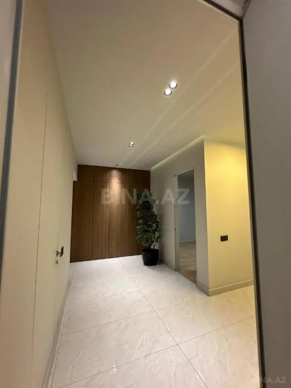 Satılır 3 otaqlı mənzil 148 m²