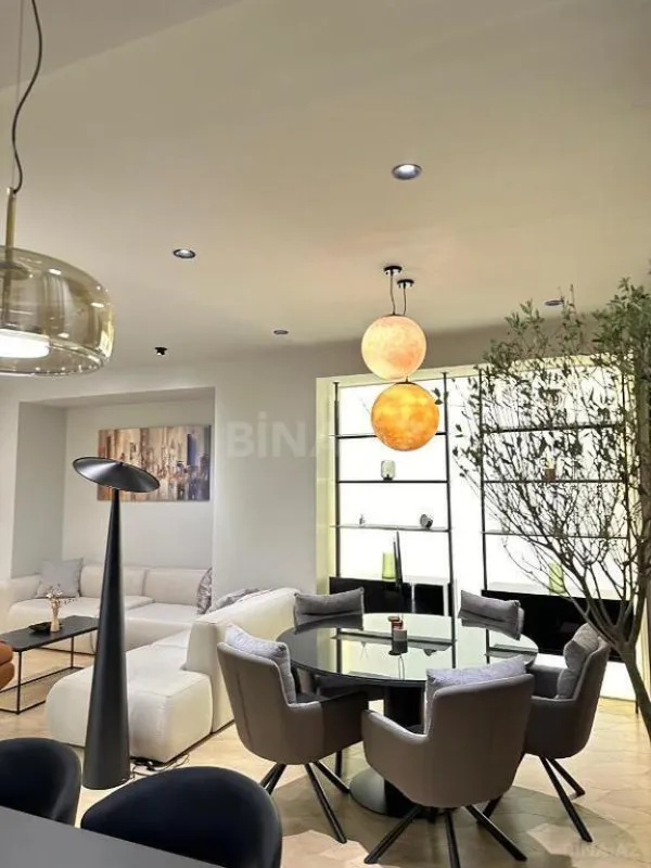 Satılır 3 otaqlı mənzil 148 m²