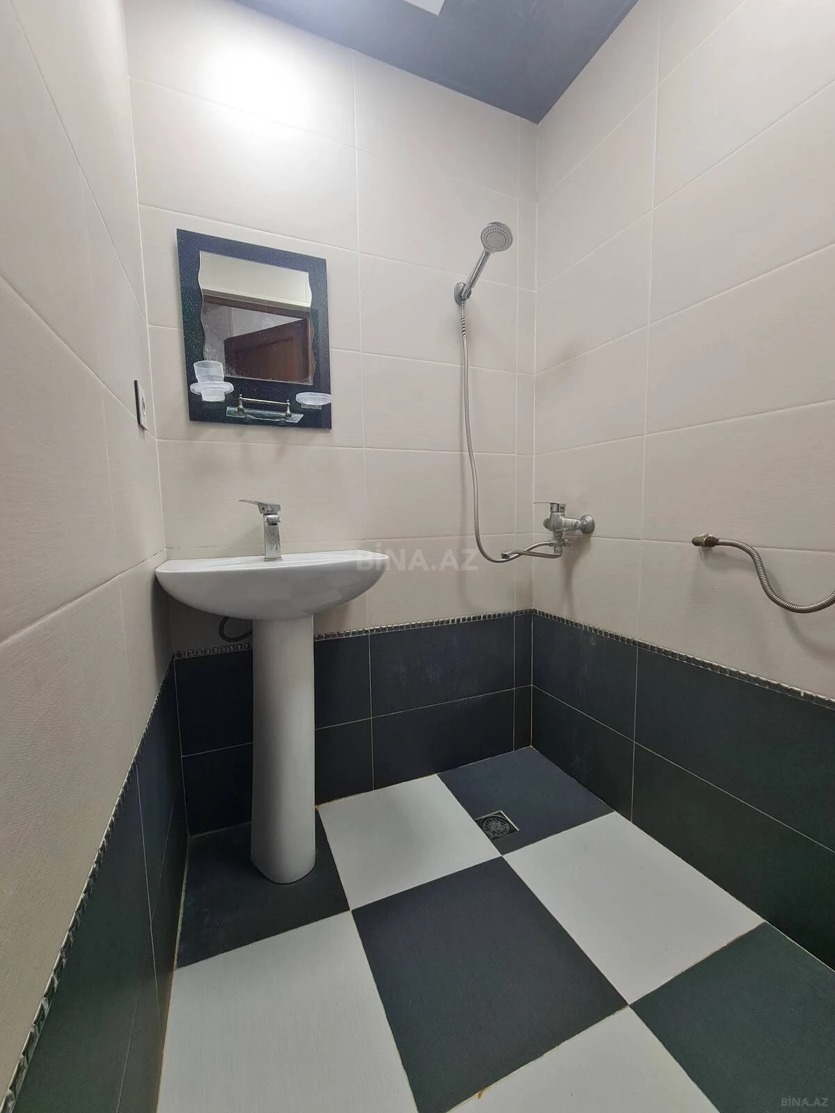 Satılır 2 otaqlı mənzil 73 m²